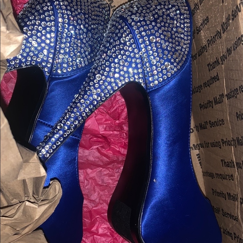 Shoes - Picture 6 of 6